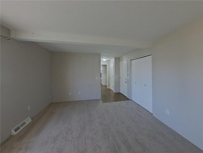 Building Photo - 931 Market St S