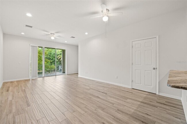 Building Photo - 1950 Lake Ridge Blvd