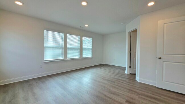 Building Photo - 670 Bolder Way