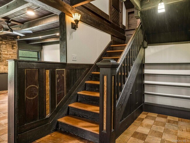 Building Photo - 5 Riverby Ln