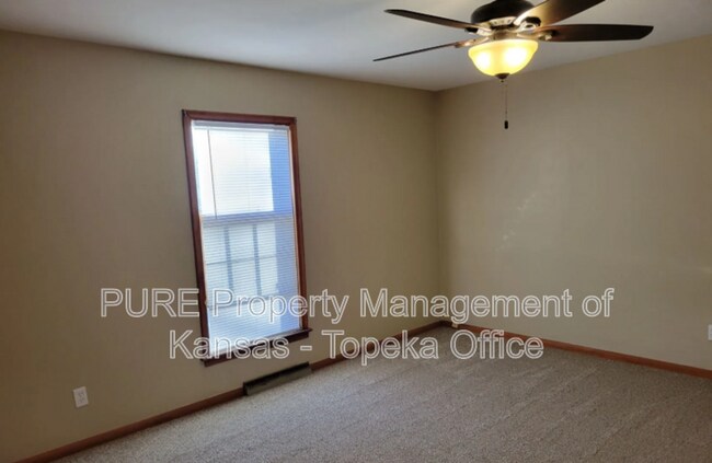 Building Photo - 2215 SE Kentucky Ave