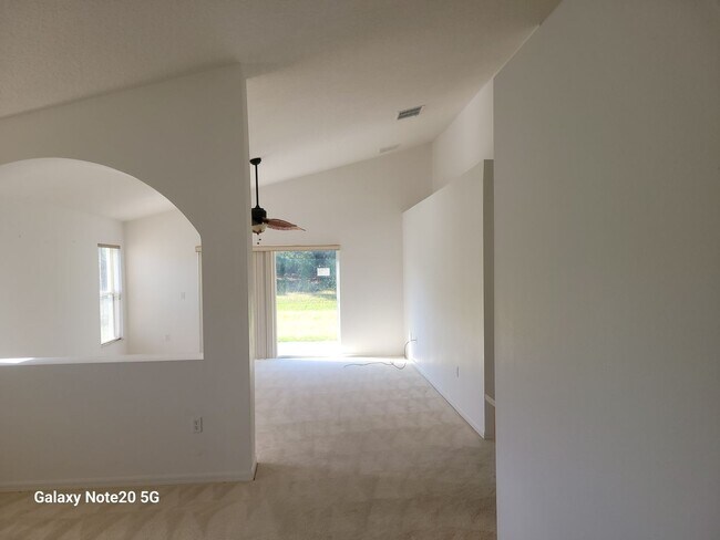 Building Photo - FOR RENT!! CHARMING AND COZY 3 BEDROOM 2 B...