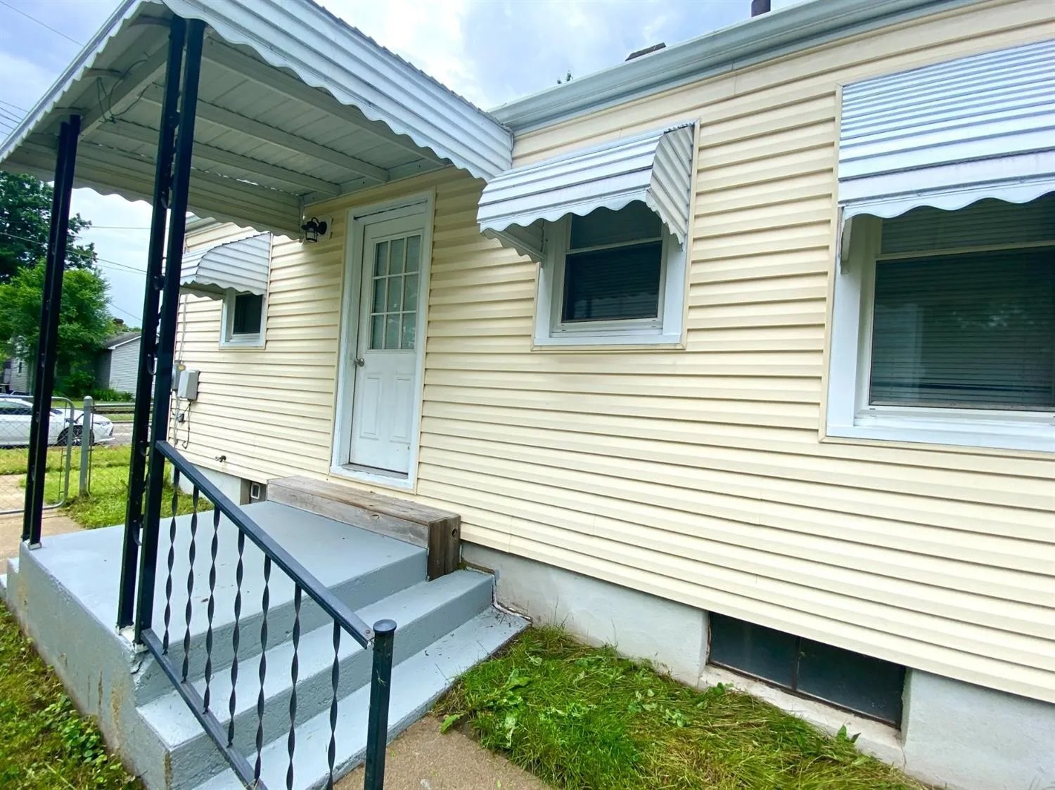 Building Photo - 1608 Meadow Ave