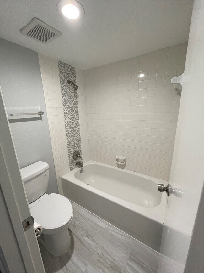 Building Photo - 2120 Wilcrest Dr