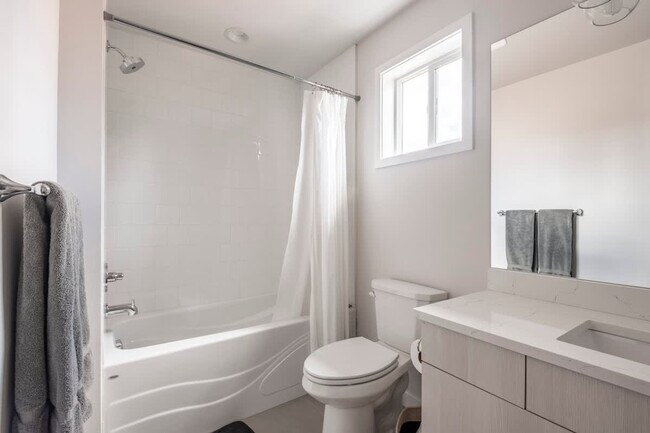 Building Photo - 5177 NE 14th Pl