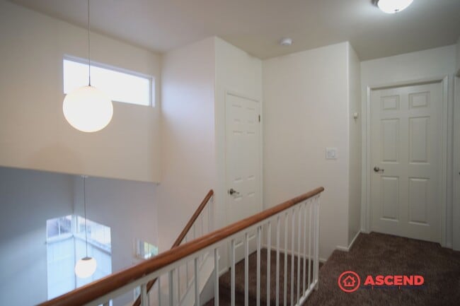 Building Photo - Move-in Ready 2 Story Home in Desirable Neighborhood!