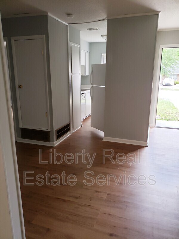 Building Photo - 991 Live Oak Dr