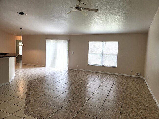 Building Photo - 3438 SW San Benito St
