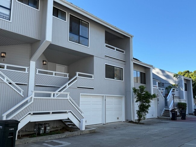 Primary Photo - Newport Crest 2 Bedroom Townhouse / Newport Beach
