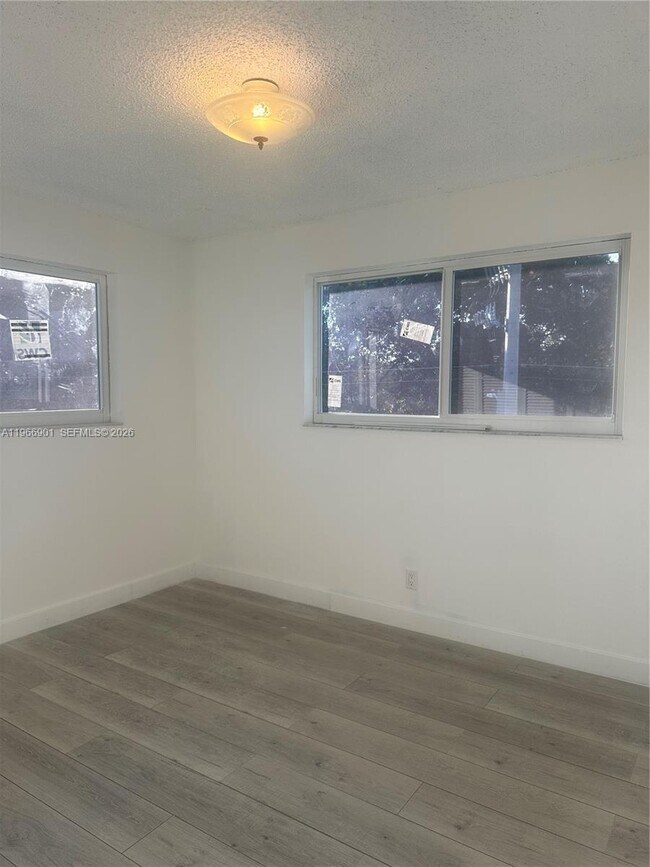 Building Photo - 2300 Park Ln