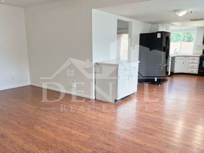 Building Photo - 647 S Bermuda Cir