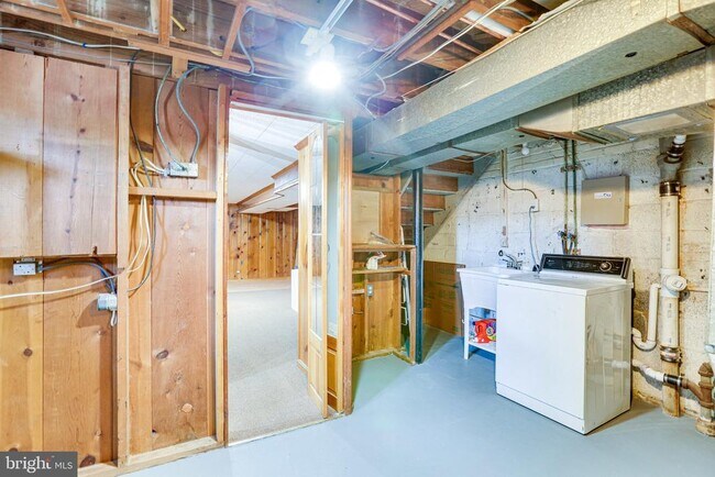 Building Photo - 5513 Chillum Pl NE