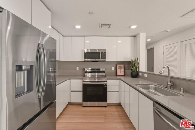 Building Photo - 1759 N Gower St