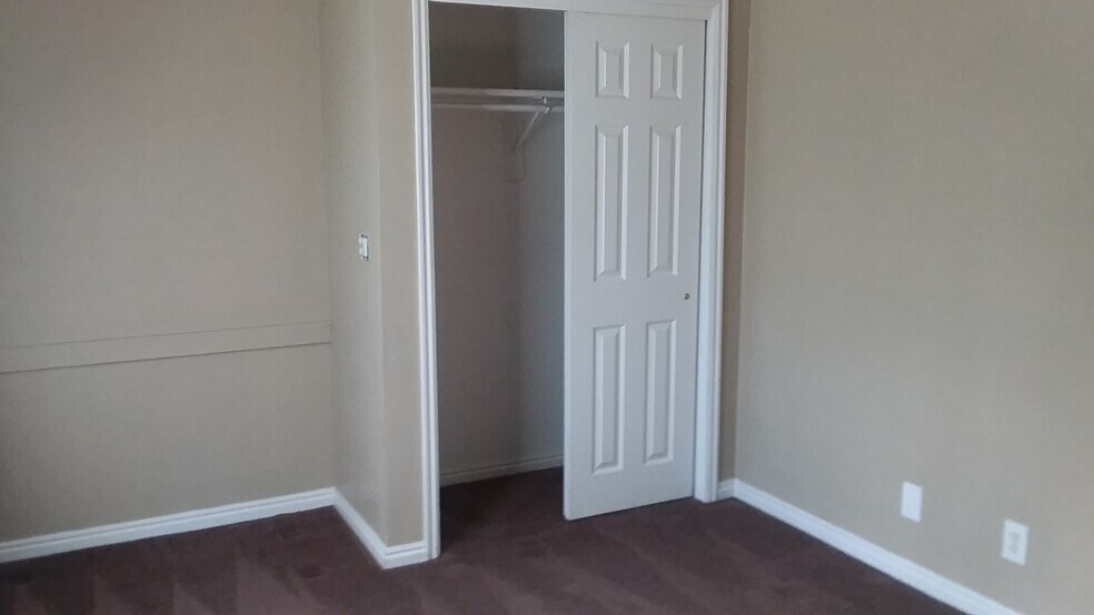 bed 1 - 375 W Pine St
