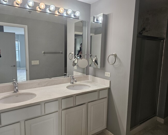 Building Photo - 77 S Evergreen Ave