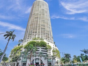 Building Photo - 1750 N Bayshore Dr