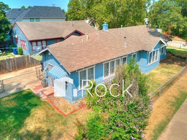 Building Photo - Remodeled 3 Bedroom Bungalow in OKC's Plaza District *Half Off 1st Month's Rent*