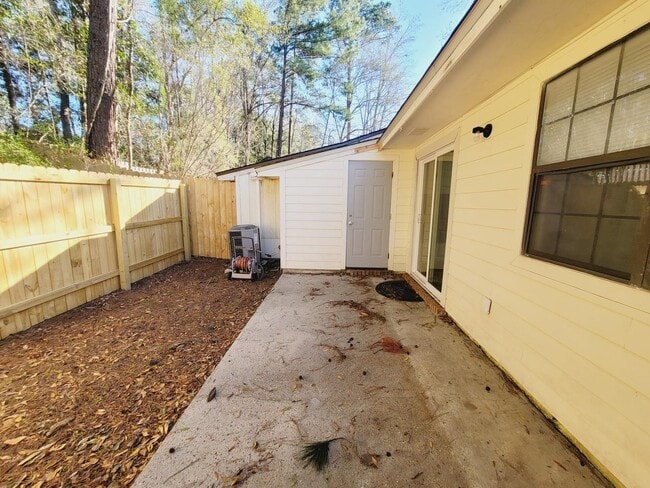 Building Photo - 2104 Victory Garden Ln