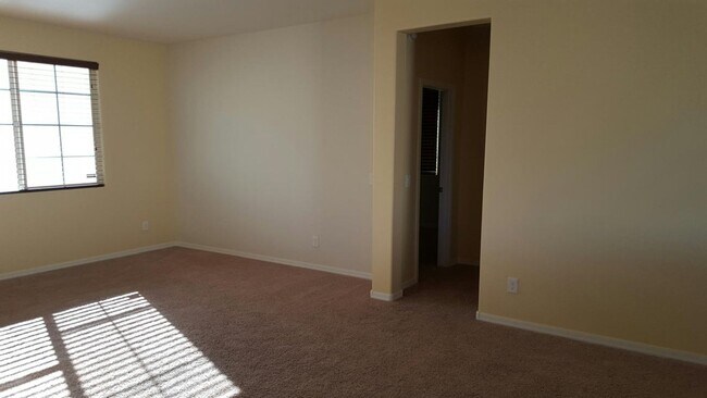 Building Photo - Beautiful 5 bed 3 bath home in Ocotillo Waters