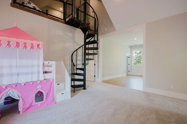 Building Photo - Stunning Custom Home in Palmetto Bluff