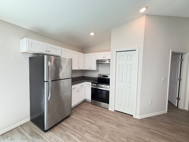 Building Photo - Spacious & Modern Inverness Gem – Your Dream 3-Bed Home!