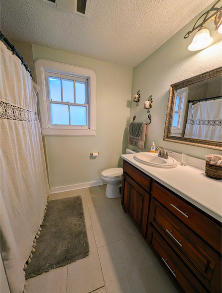 Building Photo - 632 Ave. B