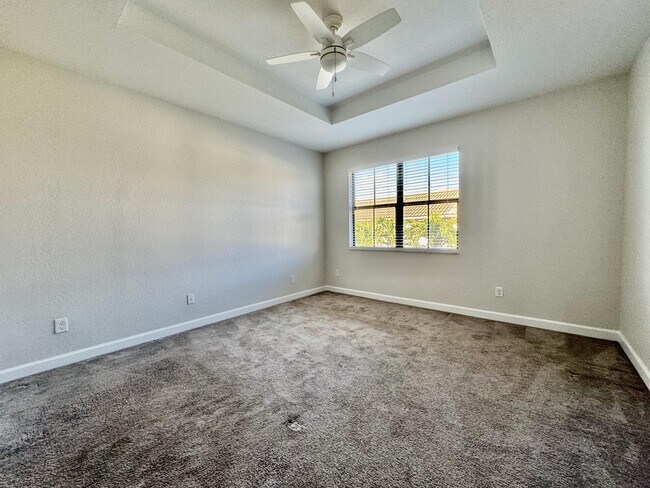 Building Photo - 9623 Town Parc Cir S