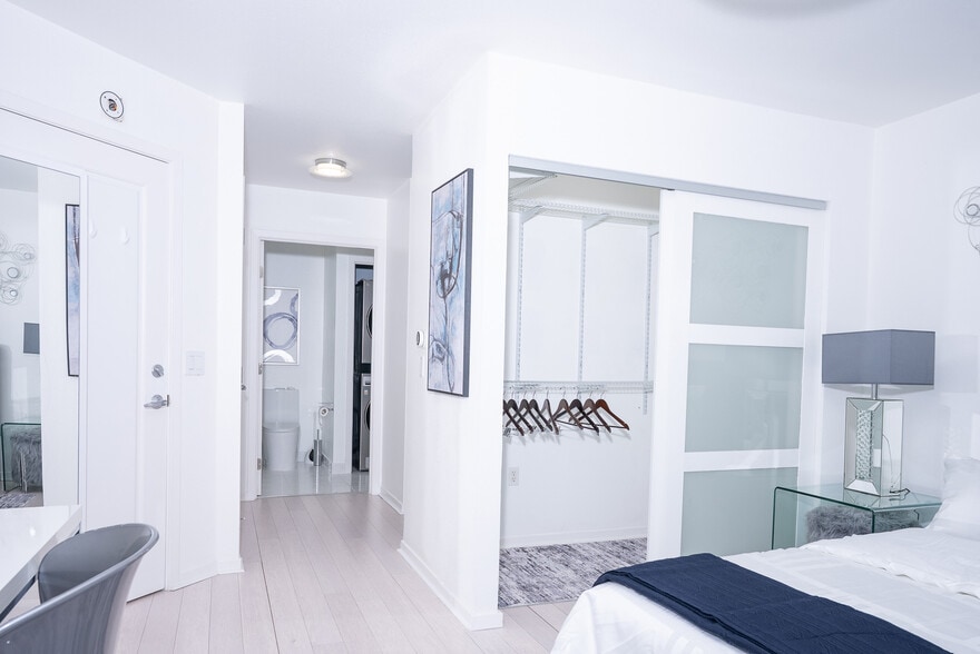 Building Photo - 88 King St