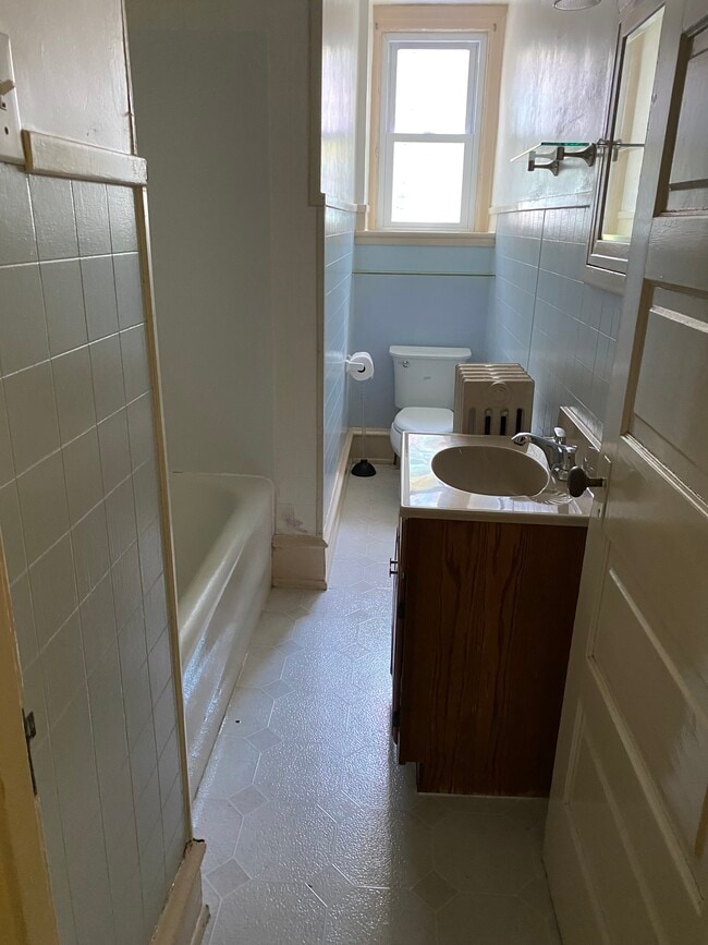 Building Photo - 7936 Montgomery Ave