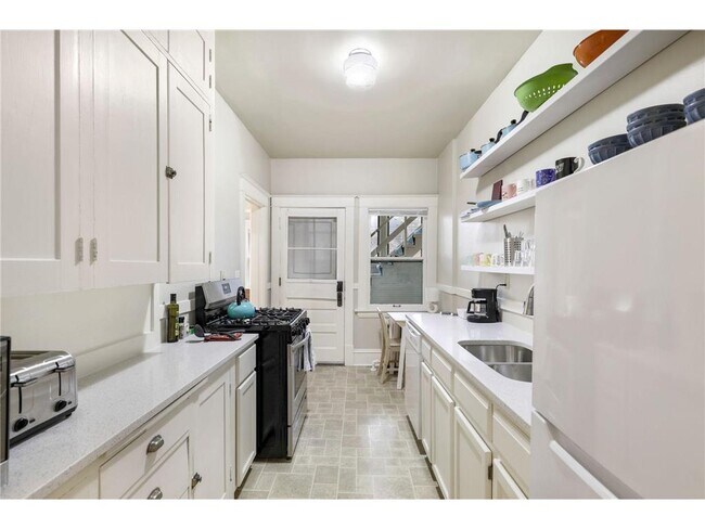 Building Photo - 971 Goodrich Ave