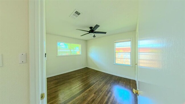 Building Photo - 4322 Tavenor Ln