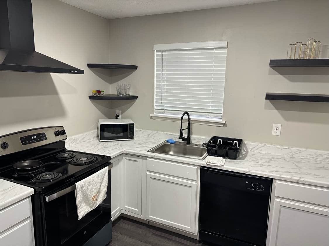 Building Photo - Room in Single Family Home on Newberry Trail