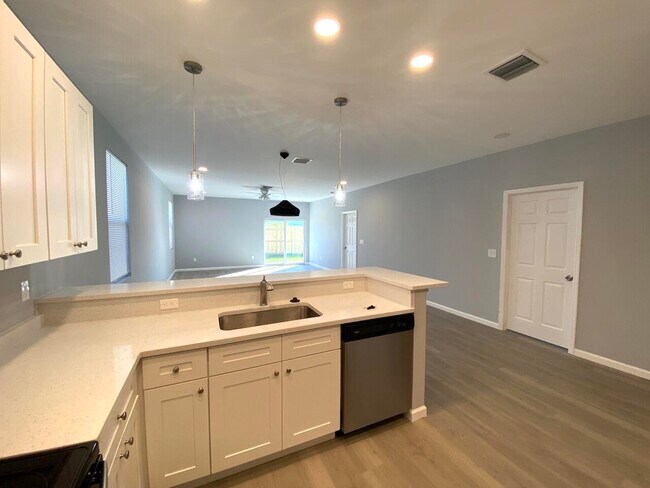 Building Photo - 514 NW 11th Ave