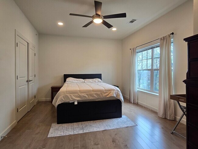 Building Photo - 2009 Symmes Cir