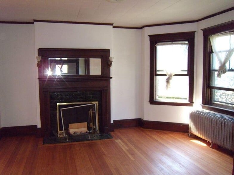 Building Photo - 79 College Ave