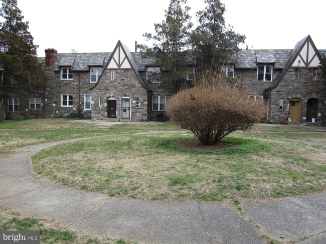 Building Photo - 5200 W Montgomery Ave