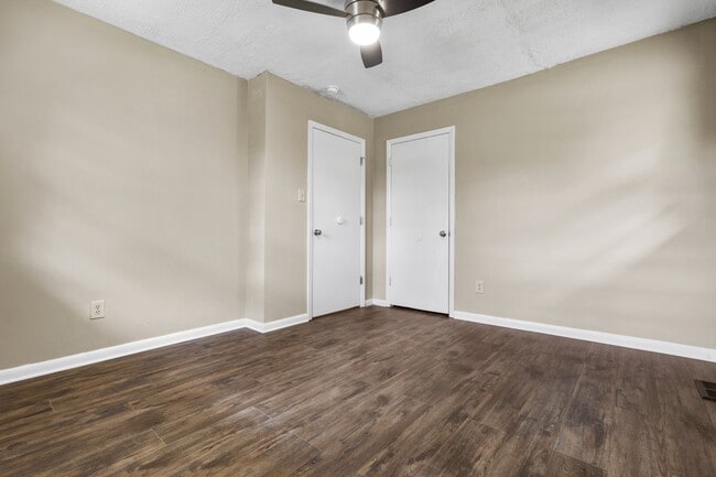 Building Photo - 2461 Mirahill Dr