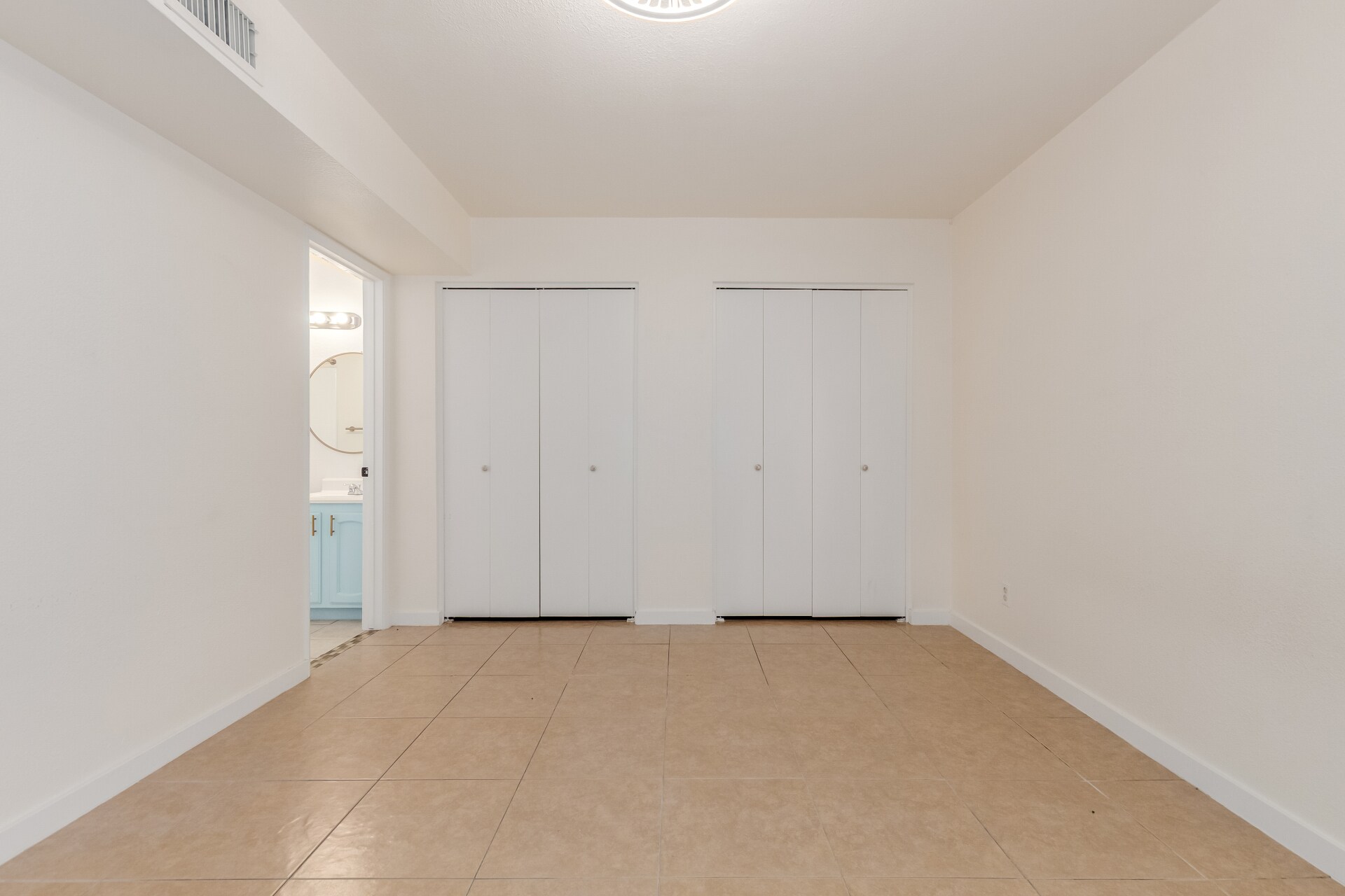 Building Photo - 925 W Peoria Ave