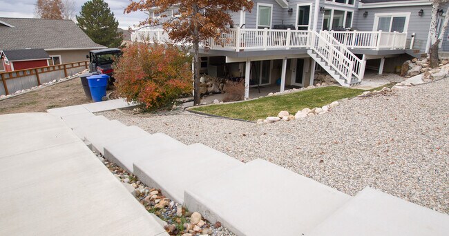 Building Photo - 1084 E 3400 N