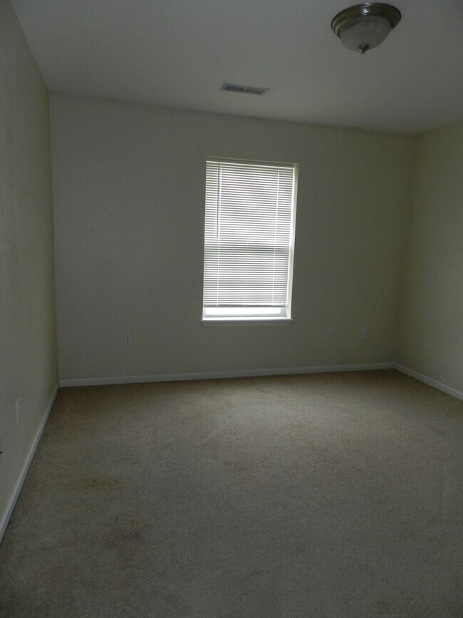 Building Photo - 222 Settlers Pass