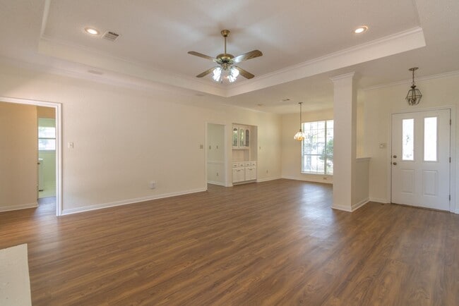 Building Photo - 2411 Raintree Path