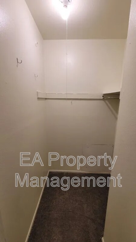 Building Photo - 336 Grove St SE