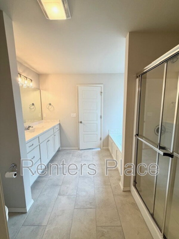 Building Photo - 1813 E Van Buren St