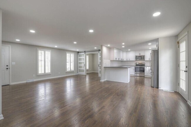 Building Photo - 10530 W 92nd Pl