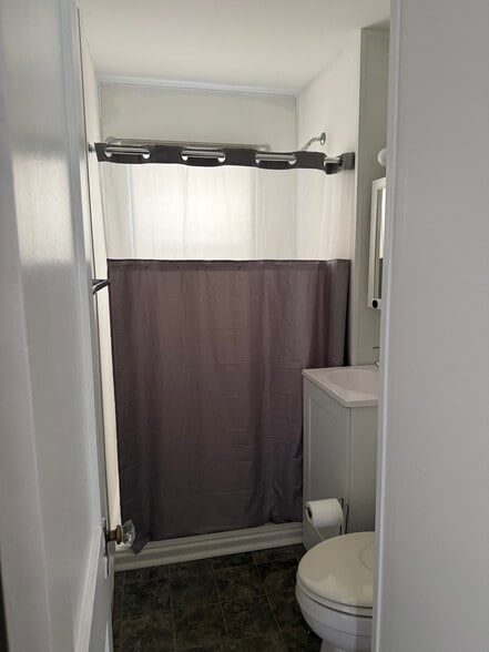 Building Photo - 903 Grandview Ave