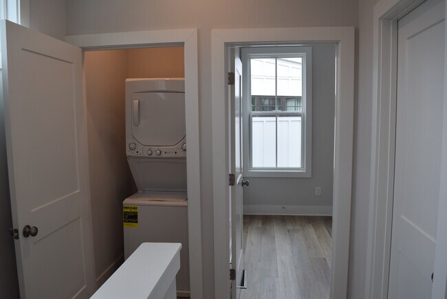 Level 3 - Laundry & 2nd bedroom - 1233 Cushenberry Ln