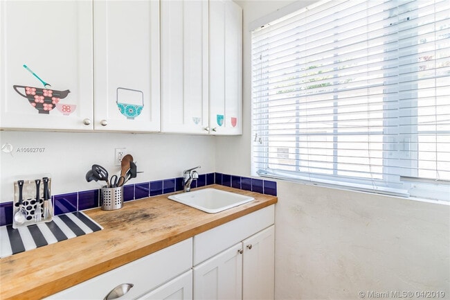 Building Photo - 741 15th St