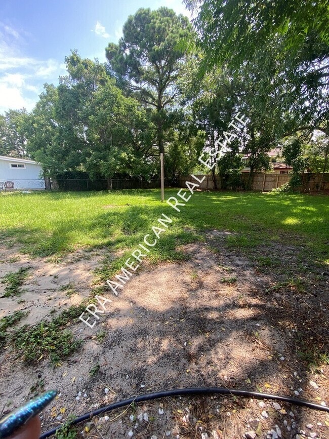 Building Photo - 212 Ajax Dr NW