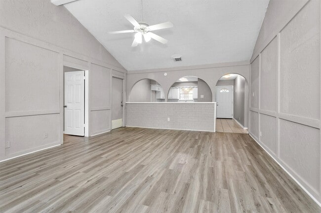 Building Photo - 23914 Spring Gum Dr