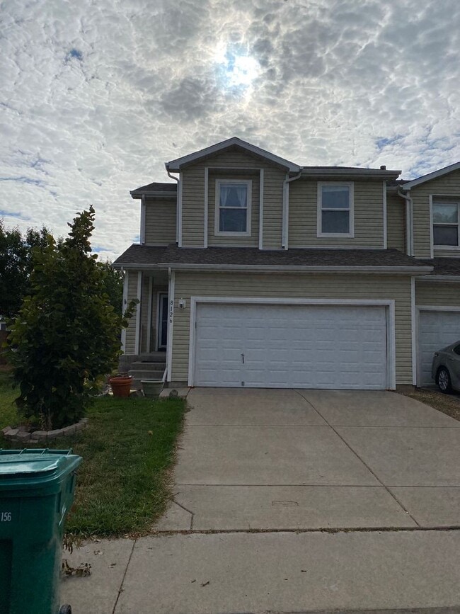 Building Photo - 3 bedroom 2 bathroom duplex in Englewood